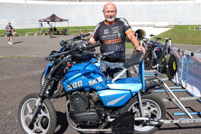 Frank Schaarschmidt kümmerte sich am vergangenen Wochenende bei den Deutschen Steher-Meisterschaften auf der Radrennbahn im Chemnitzer Sportforum um die Motorräder. 