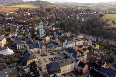 In Lößnitz wollen sieben Parteien und Wählervereinigungen in den Stadtrat. Sie stellen insgesamt 35 Kandidaten. 18 Sitze sind zu vergeben.