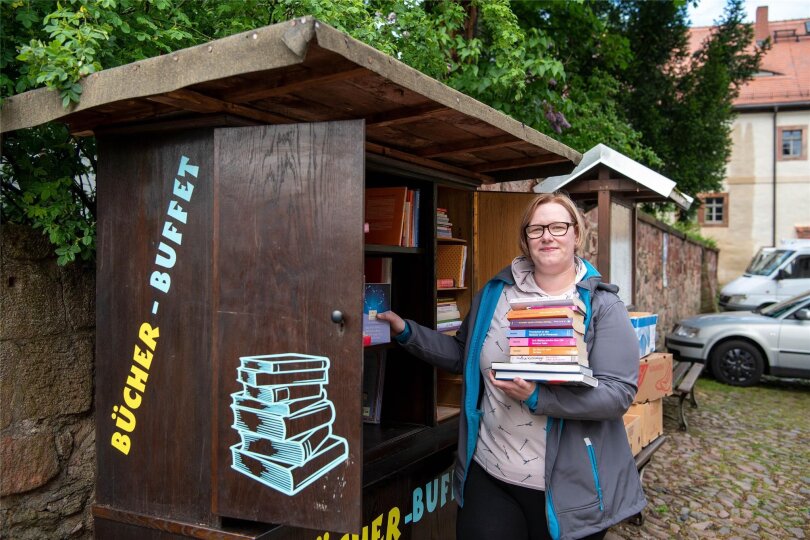 Juliane Thieme-Sittner hatte 2020 in Wechselburg das Bücher-Buffet eröffnet. Bald könnte in Rochlitz ein Bücherschrank stehen.