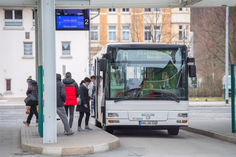 Fahrgäste im regionalen Busverkehr müssen ab Samstagmorgen mit starken Einschränkungen rechnen. Verdi ruft im gesamten Freistaat zum Streik auf, in Südwestsachsen sind vor allem Regiobus Mittelsachsen, Regionalverkehr Erzgebirge und Regionalverkehr Westsachsen betroffen.