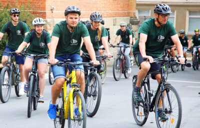 668 Kilometer im Sattel - Zum Ende der Radtour Rostock-Warnemünde-Werdau rollten die Radler am Freitagfrüh auf dem Schulhof des Gymnasiums ein. 