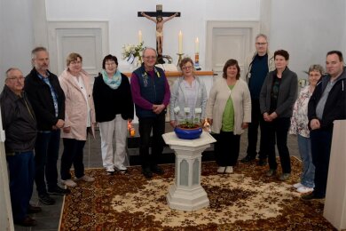 Teilnehmer des Friedensgebetes in der Kirche von Werda bei einer Veranstaltung im April.