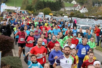 Mehr als 250 Läuferinnen und Läufer haben sich zum ersten Spendenlauf des Glauchauer Krankenhauses angemeldet.