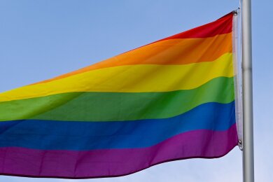 "Das gesellschaftliche Klima gegen queere Menschen hat sich im letzten Jahr nochmal deutlich verschärft", sagt Mara Geri vom Bundesvorstand des Lesben- und Schwulenverbands.