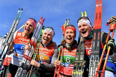 Jubel wie auf einem Medaillenfoto: Laura Gimmler, Sandra Ringwald , Katharina Hennig und Victoria Carl (v. l.) strahlen nach Platz vier. 