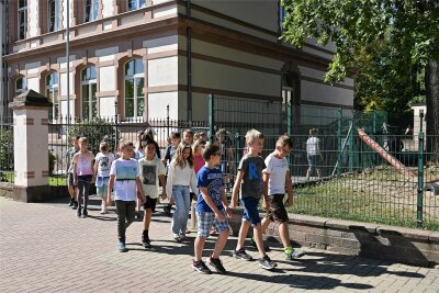 Die Rochlitzer Regenbogen-Grundschule ist mehr als gut ausgelastet. Die Stadt will mehr Platz für den Unterricht schaffen. Doch klemmt es an der Finanzierung.