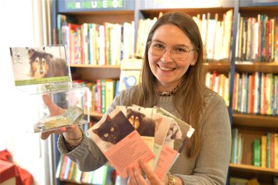 Im Taschenbuchladen in Freiberg hat Mitarbeiterin Josephina Strößner im Monat Mai eine Spendenaktion zur Vermittlung von Tieren aus dem Freiberger Tierheim ins Leben gerufen.