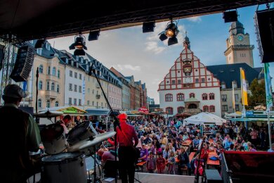 Partyzone Altmarkt: Das Stadtfest Plauener Frühling lockt am Wochenende in das Zentrum der Kreisstadt.