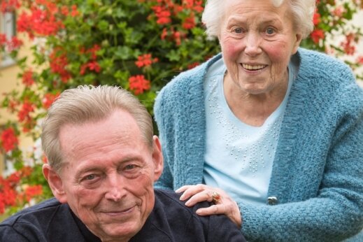 Anita und Günter Hennig feiern diesen Dienstag ihren 70. Hochzeitstag.Anlässlich des seltenen Jubiläums lüftet das Ehepaar sein Geheimrezept für ewige Liebe. 