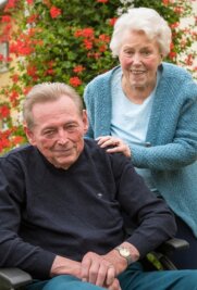 70 Jahre Ehe: Das Geheimnis ewiger Liebe - Anita und Günter Hennig feiern diesen Dienstag ihren 70. Hochzeitstag.Anlässlich des seltenen Jubiläums lüftet das Ehepaar sein Geheimrezept für ewige Liebe. 
