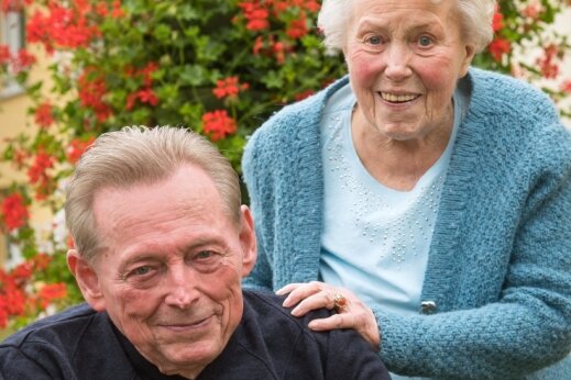 Anita und Günter Hennig feiern diesen Dienstag ihren 70. Hochzeitstag.Anlässlich des seltenen Jubiläums lüftet das Ehepaar sein Geheimrezept für ewige Liebe. 