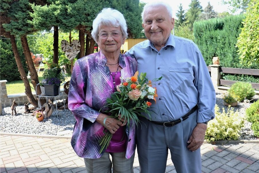 Der 92-jährige Günther und Lea Fischer (90) aus Oederan haben jetzt das Fest der Gnadenhochzeit gefeiert. Sie hatten sich einst zum Kirmestanz kennengelernt. 