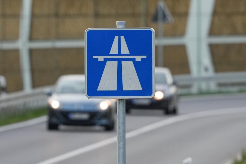 Autofahrer auf der A4 und A72 müssen sich ab Montag zum Teil auf Sperrungen von Ab- und Auffahrten einstellen.
