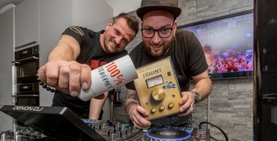 Rico Einenkel (l.) und Sebastian Seidel können es kaum erwartet, wie ihr neues Album mit 13 Liedern bei den Fans ankommt. 
