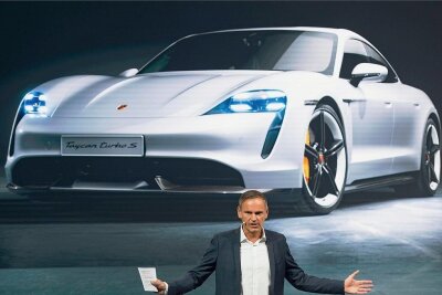 Porsche hat unter seinem Chef Oliver Blume mit dem Taycan ein Erfolgsmodell auf den Markt gebracht. Blume rückt nun an die Spitze des VW-Konzerns, bleibt aber auch Porsche als Chef erhalten. 