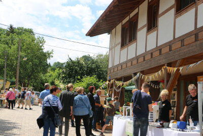 725-Jahr-Feier: Ganz Rößnitz wird zum Festplatz - Das ganze Dorf wurde zum Markt, überall gab es etwas zu entdecken.