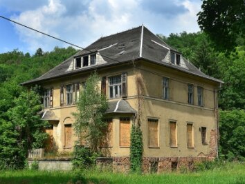 Coronabedingt verschoben hat die Stadt Frankenberg die für Montag und Dienstag nächste Woche geplante Jurysitzung zum Gestaltungswettbewerb für die "Kommandantenvilla" des früheren KZ Sachsenburg. 