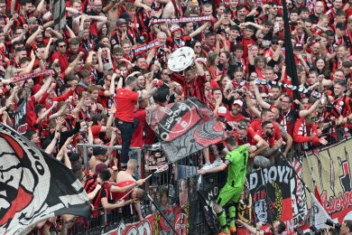 In der Hauptstadt wird mit rund 30.000 Leverkusenern gerechnet.