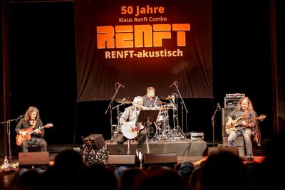 Renft akustisch spielen aktuell: Gitarrist Gisbert „Pitti“ Piantkowksi, Gitarrist und Sänger Thomas „Monster“ Schoppe, Schlagzeuger Olli Becker und Bassist Peter Rasym (von links).