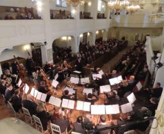 75 Minuten für Herz und Seele - Zum ersten Konzert in der frisch sanierten Marienkirche waren rund 250 Besucher gekommen, die sich vom Collegium Musicum Werdau in ihren Bann ziehen ließen.