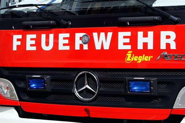 75 Strohballen in Brand - Hoher Sachschaden - Die Polizei ermittelt wegen des Verdachts der Brandstiftung.