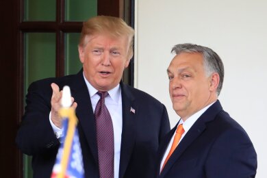 Der damalige US-Präsident Donald Trump (l) und Ungarns Ministerpräsident Viktor Orban: Die beiden Rechtspopulisten haben politisch viel gemeinsam (Archivbild).