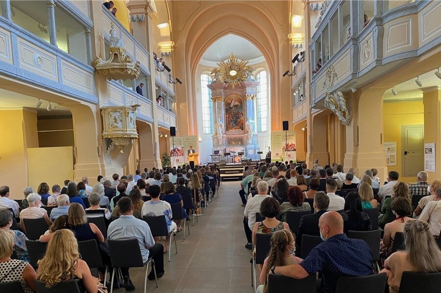 Bei den beiden Jugendweihe-Veranstaltungen am Samstag in der Nikolaikirche hat OB Sven Krüger die Rede gehalten.