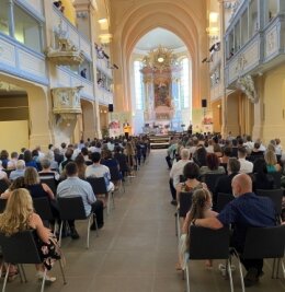 76 Schüler erhalten Jugendweihe - Bei den beiden Jugendweihe-Veranstaltungen am Samstag in der Nikolaikirche hat OB Sven Krüger die Rede gehalten.