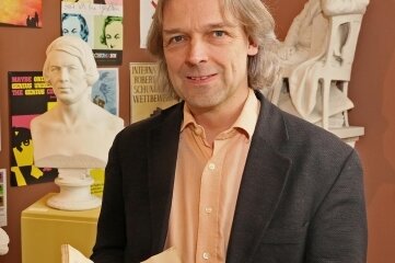 Thomas Synfozik (54). Er ist seit 2005 Direktor des Robert-Schumann-Hauses in Zwickau. Im Januar erhielt er den Robert-Schumann-Preis der Stadt.. 