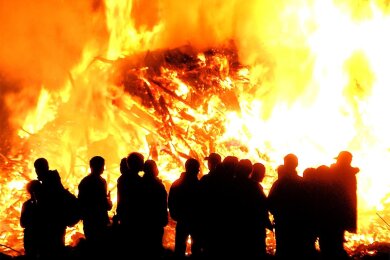 Gemeinsam am Feuer in den Mai zu feiern, hat auch in Werdau Tradition.