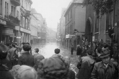 Das Mulde-Hochwasser vom Juli 1954 setzte die Zwickauer Innenstadt komplett unter Wasser.