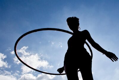 Auch Hula-Hoop für Familien steht neu auf dem Programm der Volkshochschule Zwickau.