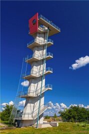 Der 31 Meter hohen Aussichtsturm am Ufer des zukünftigen Ostsees.