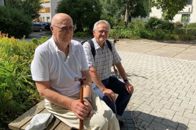 Christoph Oehme (links) und Andreas Meister am Jerusalemer Platz in Zwickau. Unweit von dieser Stelle existierte einst einer von zwei jüdischen Gebetssälen in der Stadt.