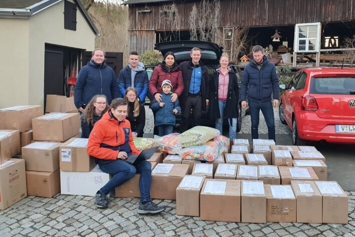 80 Kisten Hilfsgüter in die Ukraine gebracht - Viele Helfer aus der gesamten Umgebung haben vorige Woche einen privaten Hilfstransport auf die Beine gestellt. Im Hof der Mühle Dreihöf wurde gepackt. Mittlerweile sind alle wohlbehalten zurück. 