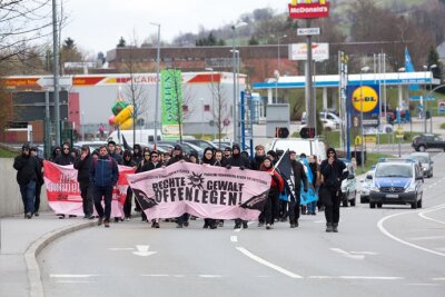 80 Teilnehmer bei Demonstration der Antifaschistischen Aktion Erzgebirge in Annaberg-Buchholz - 