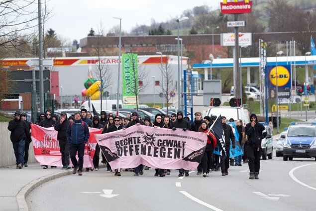 80 Teilnehmer bei Demonstration der Antifaschistischen Aktion Erzgebirge in Annaberg-Buchholz - 