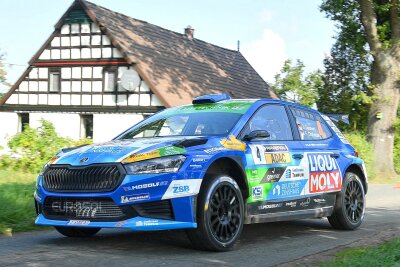 Julius Tannert und Frank Christian verbesserten sich beim Finale der Deutschen Rallymeisterschaft von Rang 4 auf Rang 2 der Gesamtwertung. 