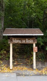 Als Teil der noch laufenden Instandsetzungsarbeiten ist auch das marode Zugangsportal von der Herolder Straße aus zur Thumer Bastei erneuert worden. 