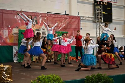 Beim Tanzfestival in Mittweida schafften die Flying Dancers vom Faschingsclub Penig den zweiten Platz in der Startgruppe 4, den 13- bis 15-Jährigen.
