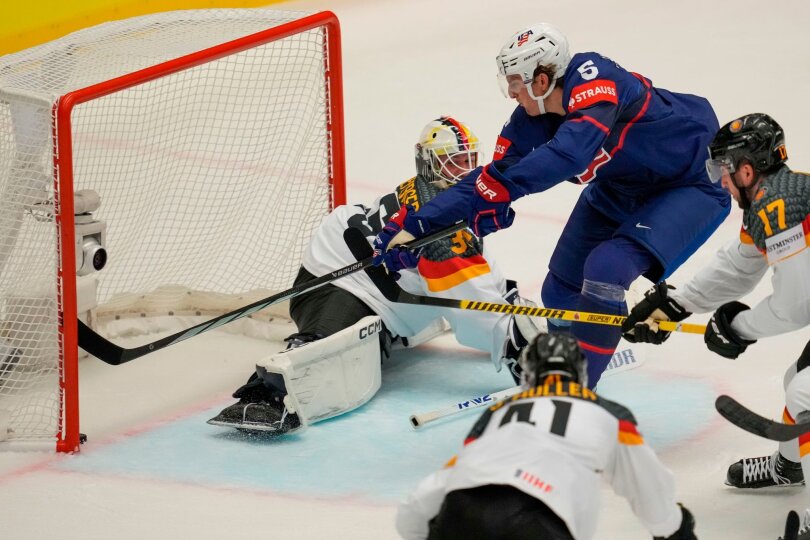 Die deutsche Eishockey-Nationalmannschaft hat bei der Weltmeisterschaft einen Dämpfer erhalten. Das zweite Gruppenspiel gegen Mitfavorit USA im tschechischen Ostrava ging mit 1:6 verloren.