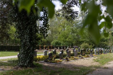 Der Neue Friedhof in Annaberg-Buchholz ist rund um die Uhr zugänglich. Zuletzt wurde wegen eines Vorfalls mit Jugendlichen die Polizei gerufen. Das löste eine Debatte im sozialen Netzwerk Facebook aus.