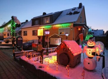 Das Weihnachtsland im Vorgarten von Mario Kühnreich ist noch bis Silvester zu bestaunen. 