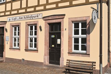 Das Café am Schlosspark in Wechselburg ist noch geschlossen. Seit kurzem hat es einen neuen Eigentümer. Und dieser will das Café wiederbeleben.