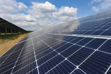 Auf einer Fläche von rund 44 Hektar soll zwischen Oberwiera und Neukirchen ein Solarpark entstehen.