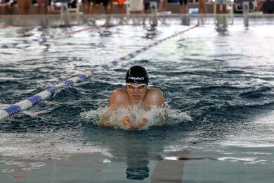 Wer in der Glück-Auf-Schwimmhalle nur kurz seine Bahnen ziehen will, kommt künftig wieder günstiger davon.