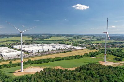 Windräder wie diese V 150 – von der Firma Juwi bei Mosel gebaut – sollen auch im Jahnsdorfer Ortsteil Leukersdorf nahe des Neukirchener Waldes aufgestellt werden.
