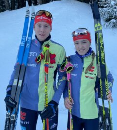 Luca Petzold und Saskia Nürnberger bereiten sich noch bis Donnerstag in Oberhof auf die Junioren-WM vor. Dort entstand auch das Bild der beiden vogtländischen Skilanglauf-Hoffnungen. 