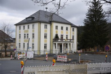 Das Rathaus von Bad Elster: Für 14 Ratsmandate werfen 30 Bewerber ihren Hut in den Ring.