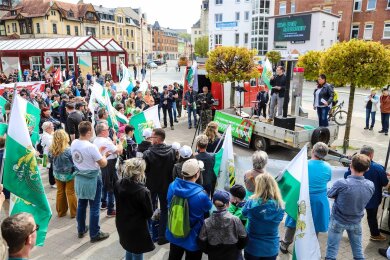 Die rechtsextreme Kleinstpartei „Freie Sachsen“ will am 1. Mai in Aue auf dem Altmarkt protestieren. 2023 hatte sie zu einer Kundgebung auf dem Postplatz aufgerufen.